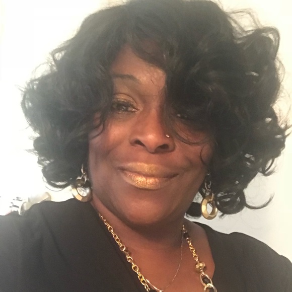 Meet your Posher, Dee - Picture 7 of 7